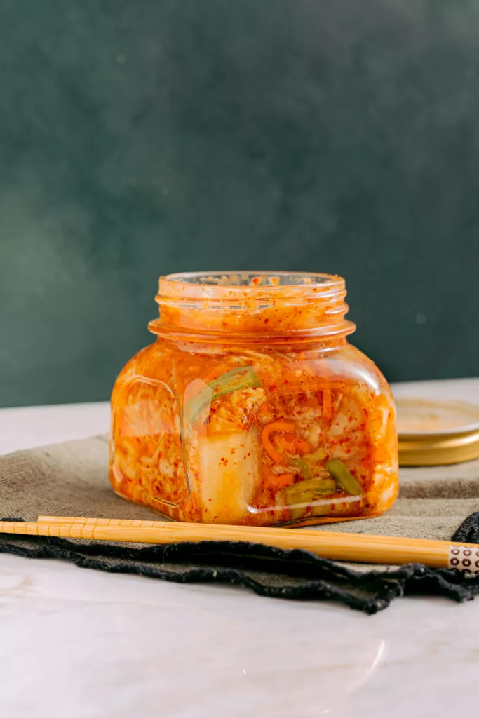 kimchi et légumes fermentés, photo de kimchi de Antoni Shkraba.